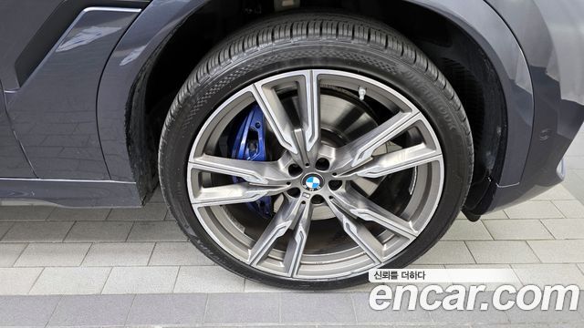 BMW X6 M50i