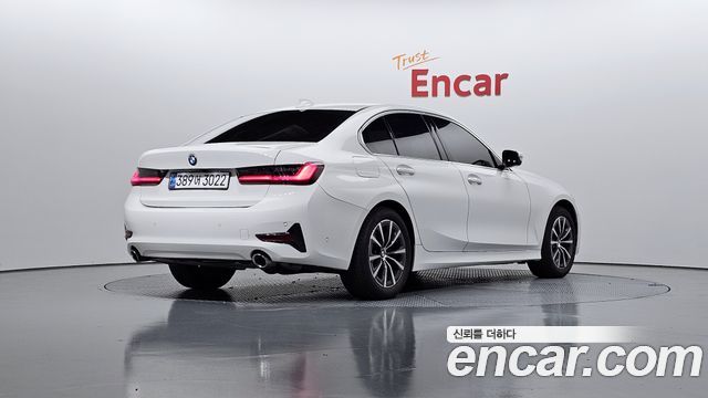 BMW 3-Series 320i