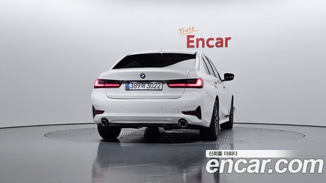 BMW 3-Series 320i