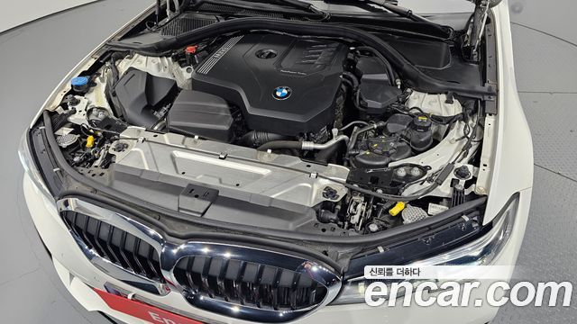 BMW 3-Series 320i