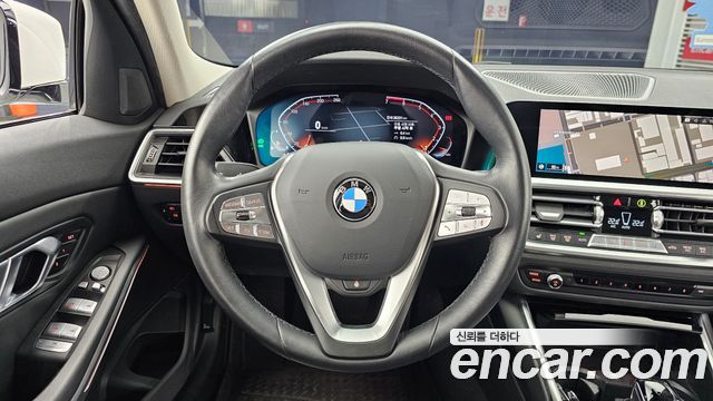 BMW 3-Series 320i