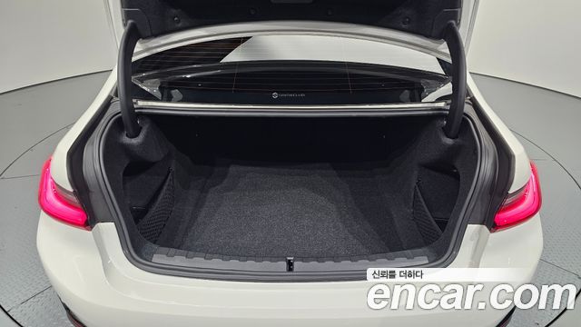 BMW 3-Series 320i