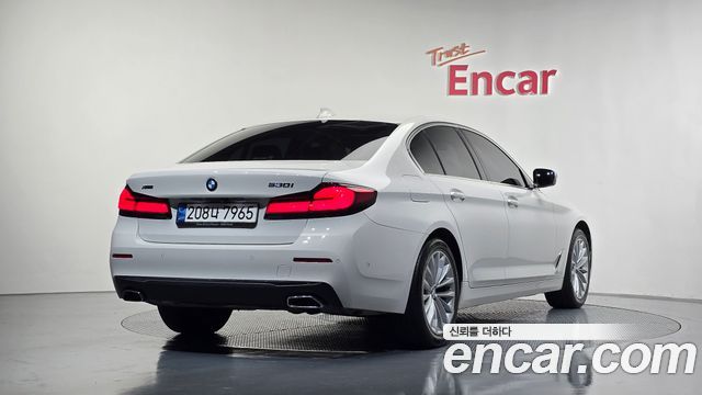 BMW 5-Series 530i xDrive Luxury