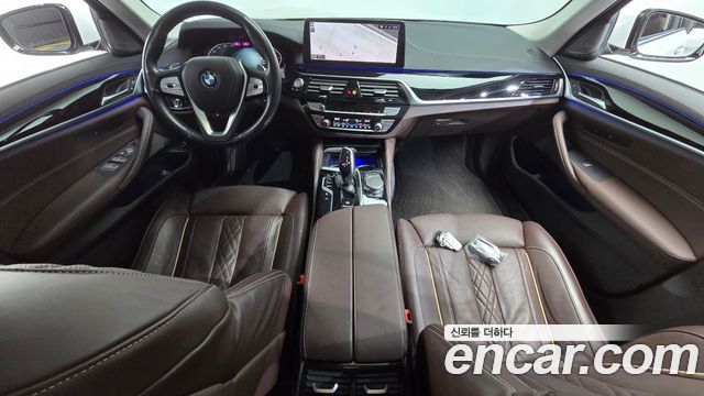 BMW 5-Series 530i xDrive Luxury