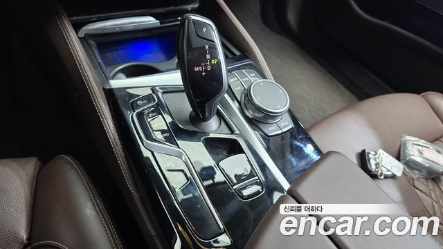 BMW 5-Series 530i xDrive Luxury