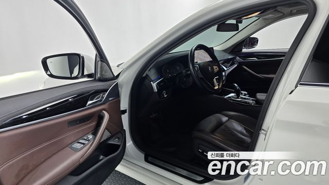 BMW 5-Series 530i xDrive Luxury