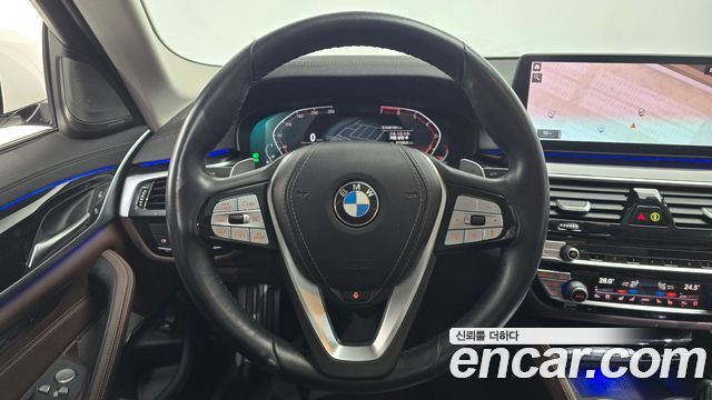BMW 5-Series 530i xDrive Luxury