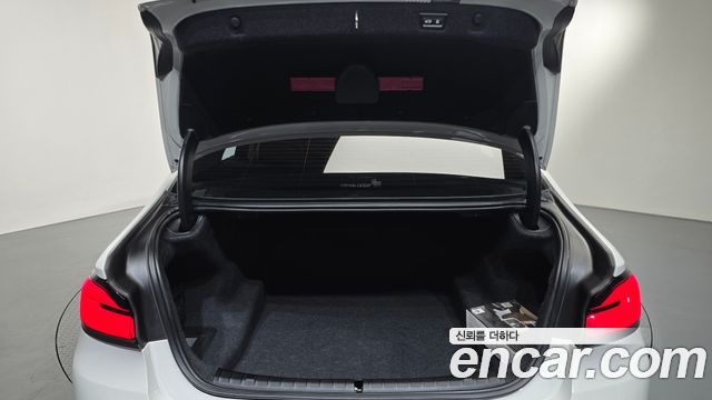 BMW 5-Series 530i xDrive Luxury