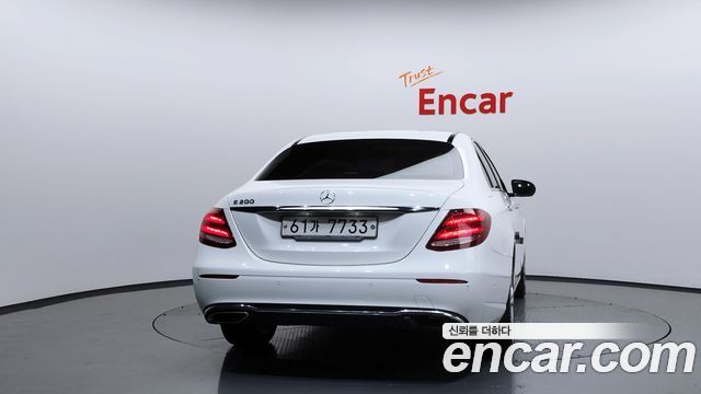 Mercedes-Benz E-Class E200 Avantgarde
