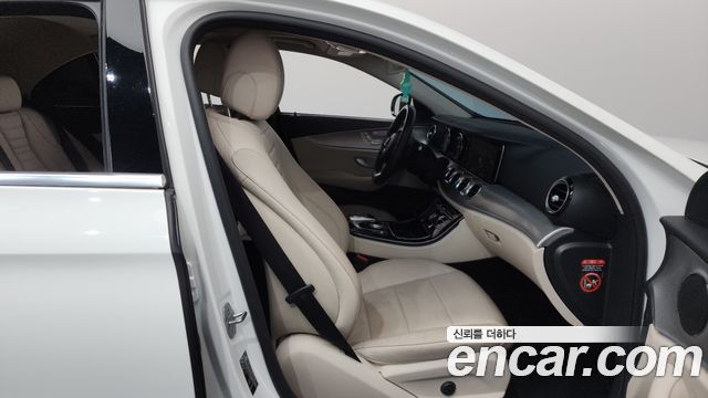 Mercedes-Benz E-Class E200 Avantgarde