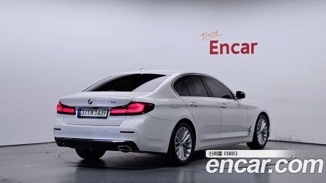 BMW 5-Series 520i Luxury