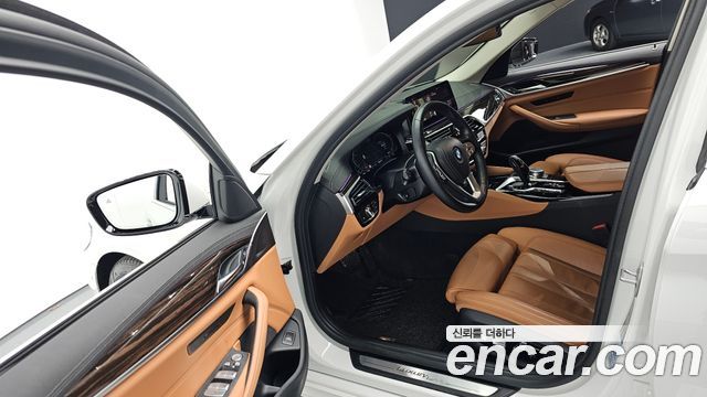 BMW 5-Series 520i Luxury