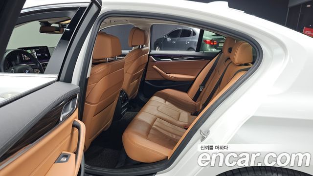 BMW 5-Series 520i Luxury