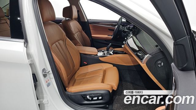 BMW 5-Series 520i Luxury