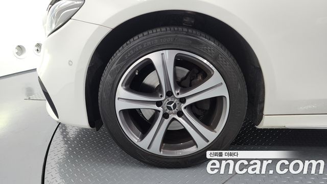 Mercedes-Benz E-Class E220d Avantgarde