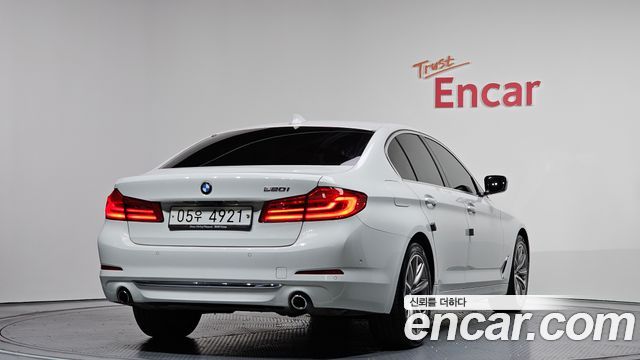 BMW 5-Series 520i Luxury
