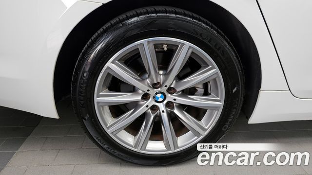 BMW 5-Series 520i Luxury