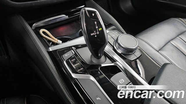 BMW 5-Series 520i Luxury