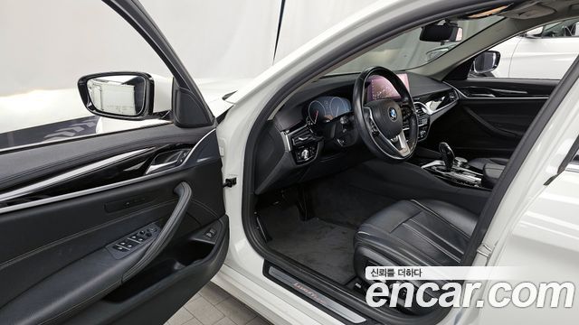 BMW 5-Series 520i Luxury