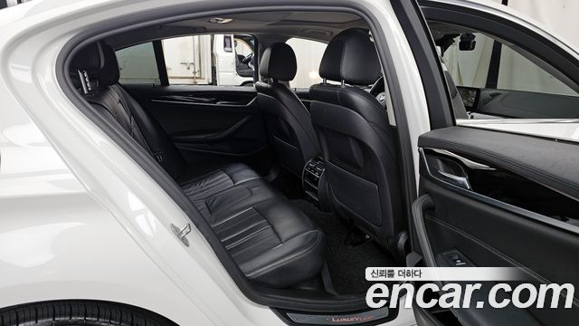 BMW 5-Series 520i Luxury