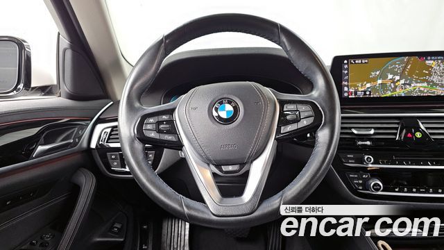 BMW 5-Series 520i Luxury