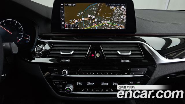 BMW 5-Series 520i Luxury