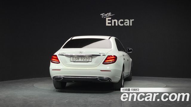 Mercedes-Benz E-Class E220d 4MATIC Avantgarde