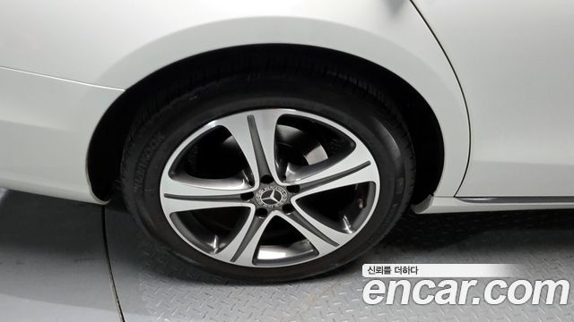 Mercedes-Benz E-Class E220d 4MATIC Avantgarde