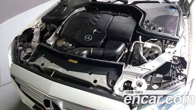Mercedes-Benz E-Class E220d 4MATIC Avantgarde