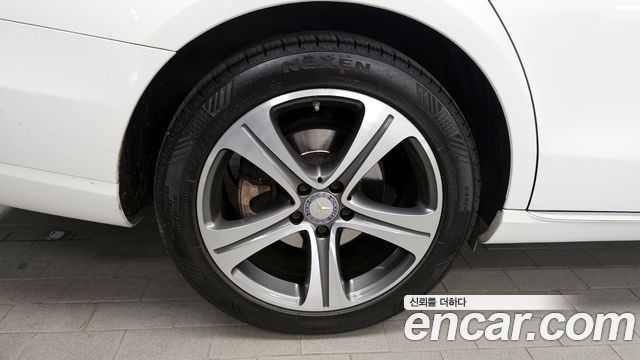 Mercedes-Benz E-Class E300 4MATIC Avnatgarde