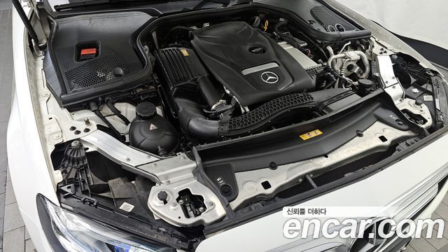 Mercedes-Benz E-Class E300 4MATIC Avnatgarde