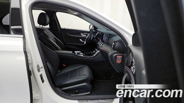 Mercedes-Benz E-Class E300 4MATIC Avnatgarde