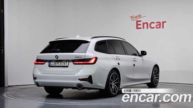 BMW 3-Series 320i Touring Luxury