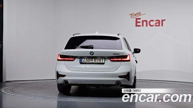 BMW 3-Series 320i Touring Luxury