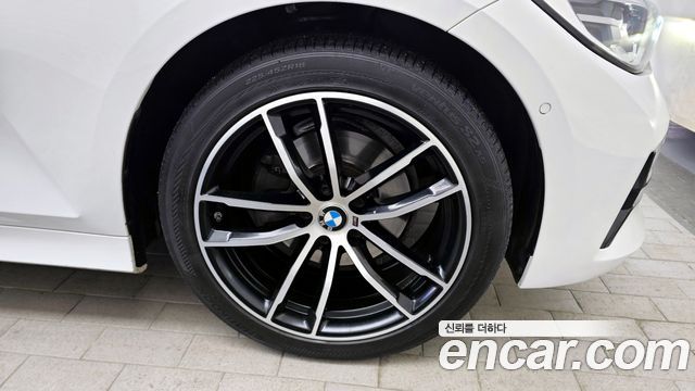 BMW 3-Series 320i Touring Luxury
