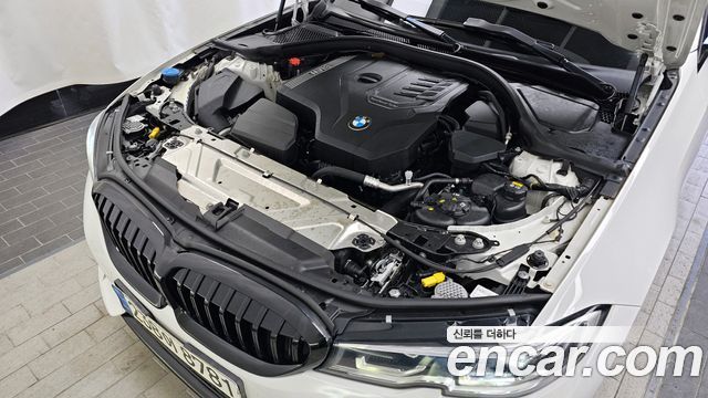 BMW 3-Series 320i Touring Luxury