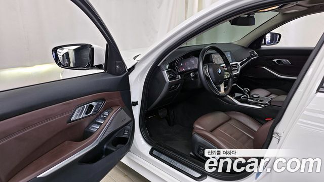 BMW 3-Series 320i Touring Luxury