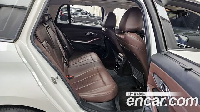 BMW 3-Series 320i Touring Luxury