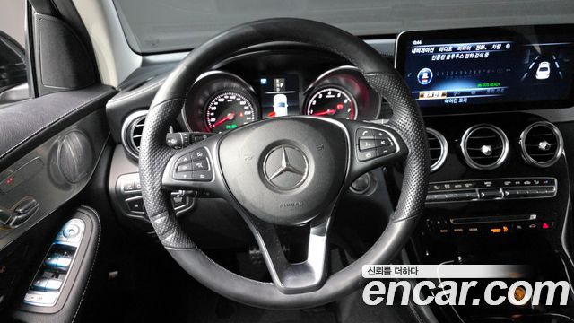 Mercedes-Benz GLC-Class GLC300 4MATIC AMG Line