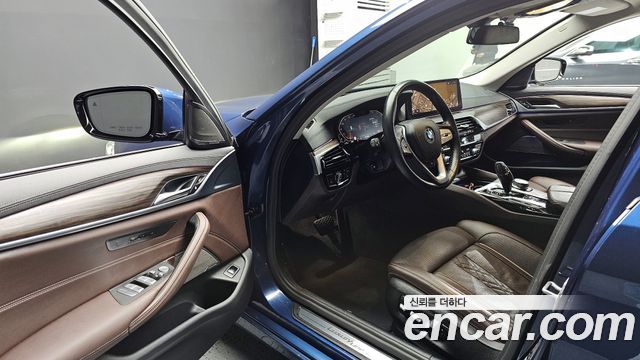 BMW 5-Series 530i xDrive Luxury