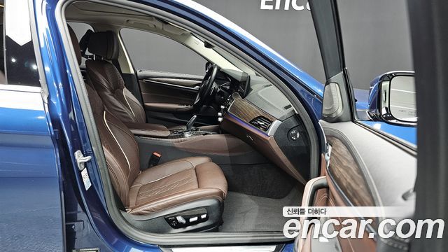 BMW 5-Series 530i xDrive Luxury
