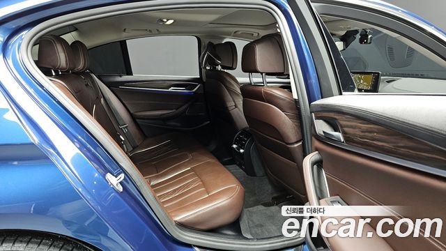 BMW 5-Series 530i xDrive Luxury