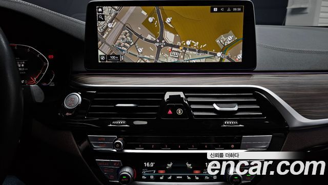 BMW 5-Series 530i xDrive Luxury