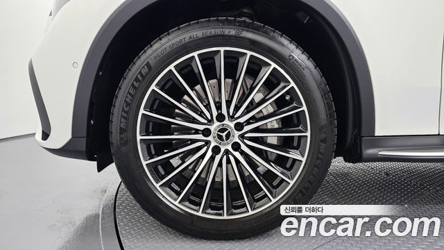 Mercedes-Benz GLC-Class GLC300 4MATIC AMG Line