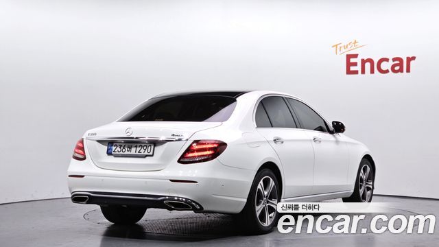Mercedes-Benz E-Class E300 4MATIC Avnatgarde