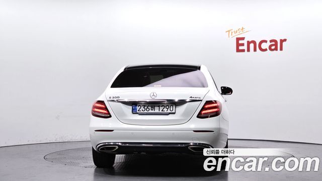 Mercedes-Benz E-Class E300 4MATIC Avnatgarde