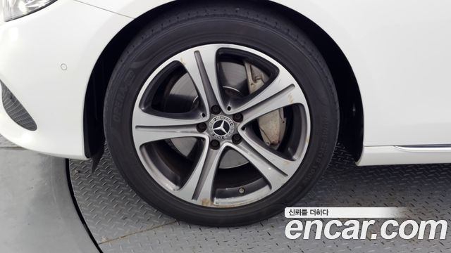 Mercedes-Benz E-Class E300 4MATIC Avnatgarde