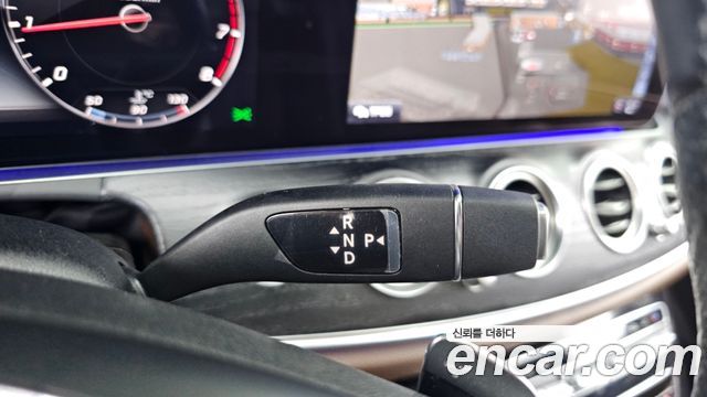 Mercedes-Benz E-Class E300 4MATIC Avnatgarde