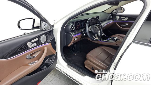 Mercedes-Benz E-Class E300 4MATIC Avnatgarde