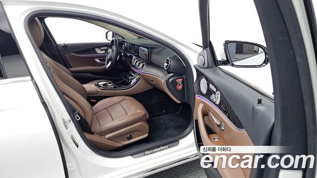 Mercedes-Benz E-Class E300 4MATIC Avnatgarde